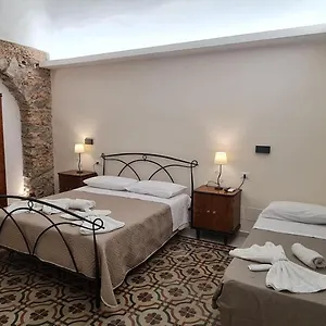 Sikeliafourrooms Aeroporto di Catania Fontana Rossa